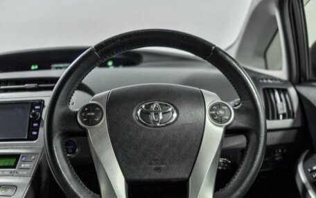 Toyota Prius, 2015 год, 1 500 000 рублей, 13 фотография