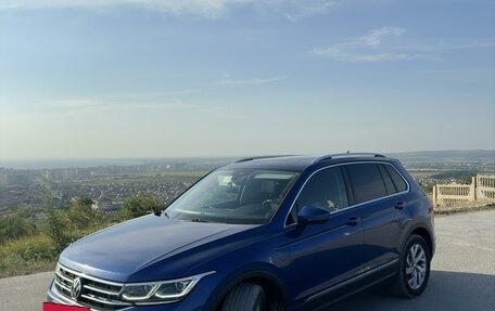 Volkswagen Tiguan II, 2021 год, 3 800 000 рублей, 2 фотография