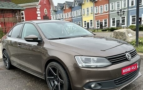 Volkswagen Jetta VI, 2012 год, 999 000 рублей, 6 фотография