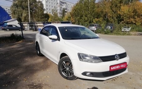 Volkswagen Jetta VI, 2013 год, 999 000 рублей, 1 фотография