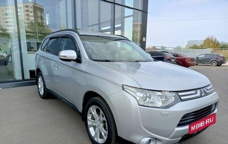 Mitsubishi Outlander III рестайлинг 3, 2013 год, 1 952 200 рублей, 3 фотография