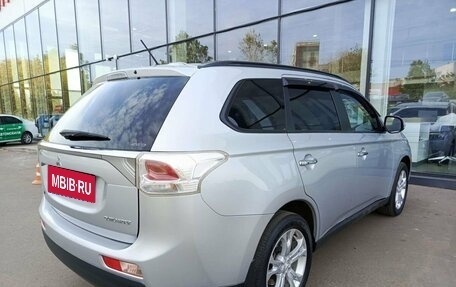 Mitsubishi Outlander III рестайлинг 3, 2013 год, 1 952 200 рублей, 5 фотография