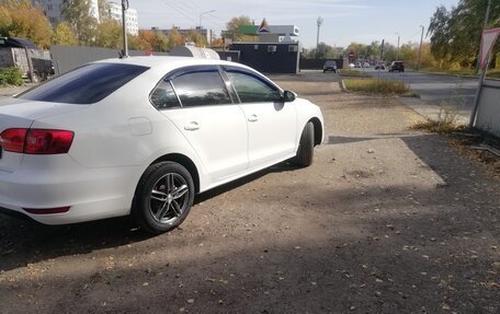 Volkswagen Jetta VI, 2013 год, 999 000 рублей, 3 фотография