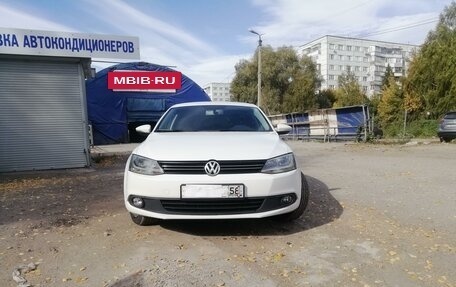 Volkswagen Jetta VI, 2013 год, 999 000 рублей, 2 фотография