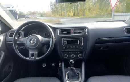 Volkswagen Jetta VI, 2013 год, 999 000 рублей, 10 фотография