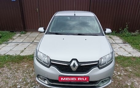 Renault Logan II, 2015 год, 795 000 рублей, 1 фотография