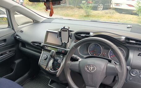 Toyota Wish II, 2012 год, 1 580 000 рублей, 14 фотография