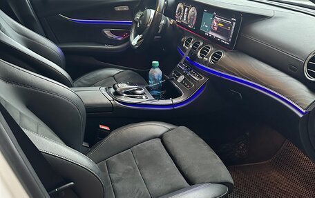 Mercedes-Benz E-Класс, 2019 год, 4 949 000 рублей, 8 фотография