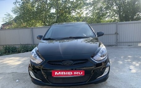 Hyundai Solaris II рестайлинг, 2012 год, 1 200 000 рублей, 24 фотография