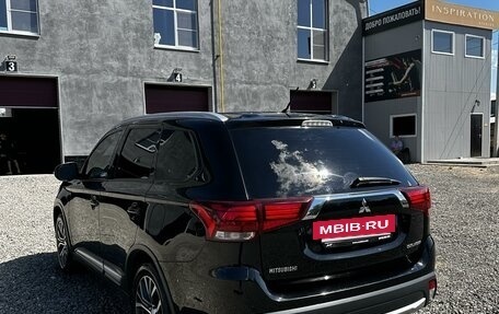 Mitsubishi Outlander III рестайлинг 3, 2016 год, 1 890 000 рублей, 3 фотография