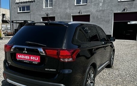 Mitsubishi Outlander III рестайлинг 3, 2016 год, 1 890 000 рублей, 4 фотография