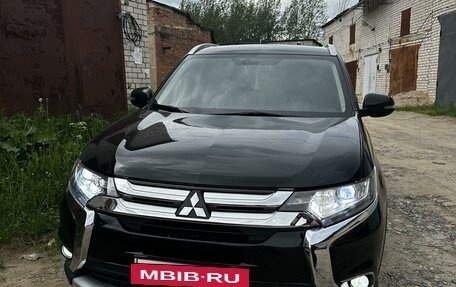 Mitsubishi Outlander III рестайлинг 3, 2016 год, 1 890 000 рублей, 8 фотография