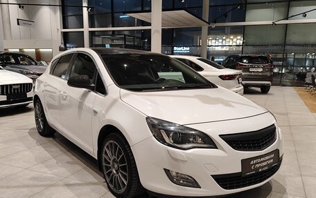 Opel Astra J, 2011 год, 975 000 рублей, 2 фотография