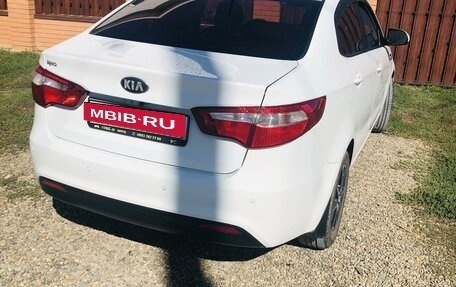 KIA Rio III рестайлинг, 2013 год, 890 000 рублей, 2 фотография