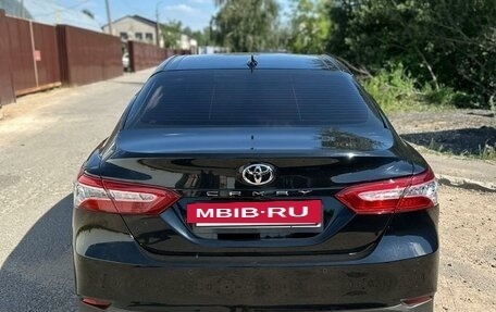 Toyota Camry, 2021 год, 3 550 000 рублей, 2 фотография