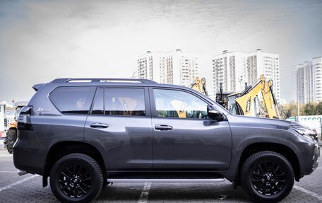 Toyota Land Cruiser Prado 150 рестайлинг 2, 2021 год, 8 300 000 рублей, 8 фотография