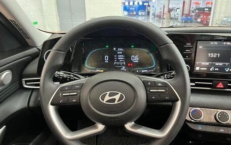 Hyundai Elantra, 2024 год, 2 100 000 рублей, 15 фотография