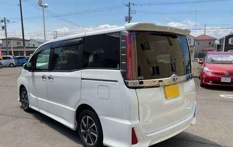 Toyota Noah III, 2021 год, 1 813 000 рублей, 6 фотография