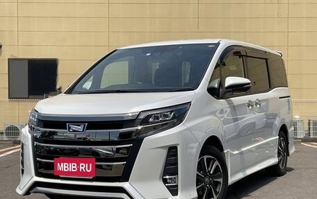 Toyota Noah III, 2021 год, 1 813 000 рублей, 3 фотография