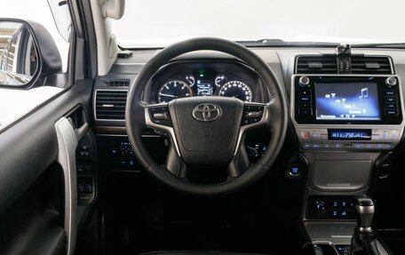 Toyota Land Cruiser Prado 150 рестайлинг 2, 2017 год, 4 535 000 рублей, 14 фотография