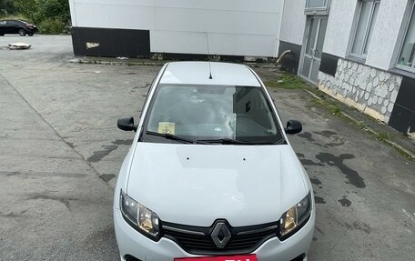 Renault Logan II, 2016 год, 990 000 рублей, 2 фотография