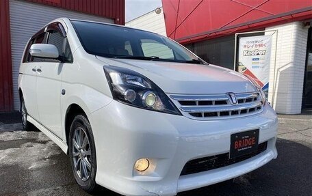 Toyota ISis I, 2013 год, 1 150 000 рублей, 3 фотография