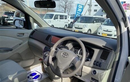 Toyota ISis I, 2013 год, 1 150 000 рублей, 8 фотография