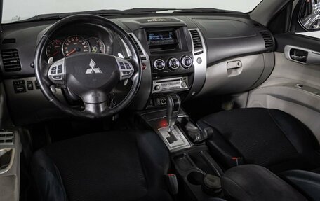 Mitsubishi Pajero Sport II рестайлинг, 2013 год, 2 150 000 рублей, 22 фотография