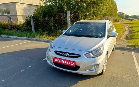 Hyundai Solaris II рестайлинг, 2013 год, 1 200 000 рублей, 2 фотография