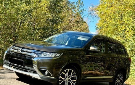 Mitsubishi Outlander III рестайлинг 3, 2018 год, 2 590 000 рублей, 3 фотография