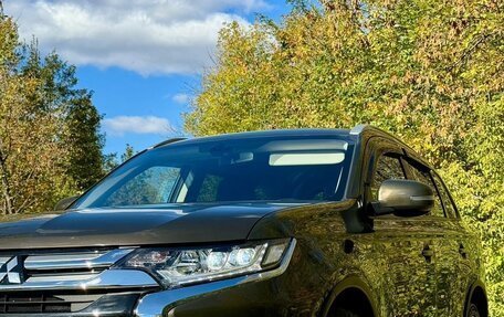 Mitsubishi Outlander III рестайлинг 3, 2018 год, 2 590 000 рублей, 4 фотография