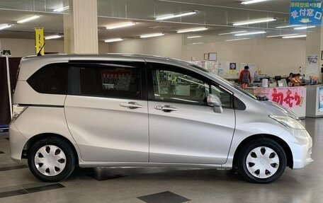 Honda Freed I, 2013 год, 850 000 рублей, 4 фотография