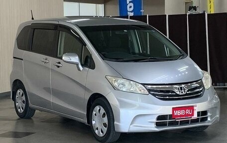 Honda Freed I, 2013 год, 850 000 рублей, 3 фотография