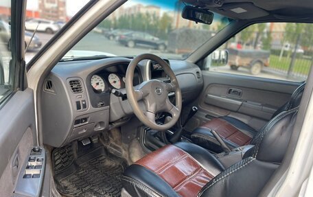 Nissan NP300, 2012 год, 970 000 рублей, 9 фотография