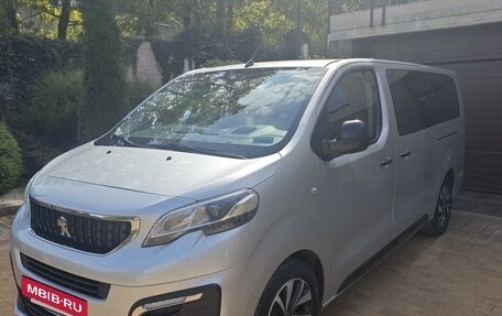 Peugeot Traveller I, 2018 год, 3 100 000 рублей, 13 фотография