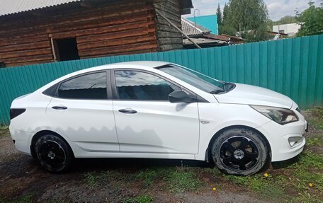 Hyundai Solaris II рестайлинг, 2015 год, 890 000 рублей, 5 фотография