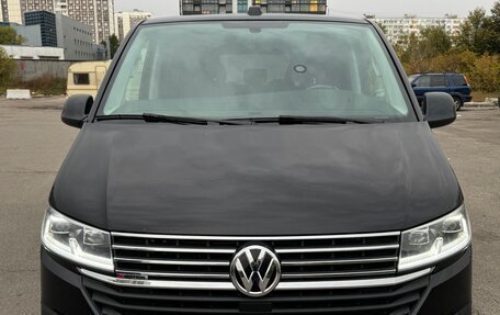 Volkswagen Multivan T6 рестайлинг, 2021 год, 6 500 000 рублей, 1 фотография