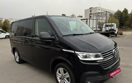 Volkswagen Multivan T6 рестайлинг, 2021 год, 6 500 000 рублей, 2 фотография