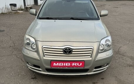 Toyota Avensis III рестайлинг, 2004 год, 700 000 рублей, 1 фотография