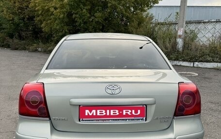 Toyota Avensis III рестайлинг, 2004 год, 700 000 рублей, 3 фотография