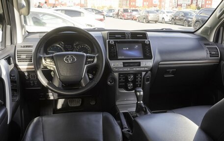 Toyota Land Cruiser Prado 150 рестайлинг 2, 2017 год, 4 599 000 рублей, 6 фотография