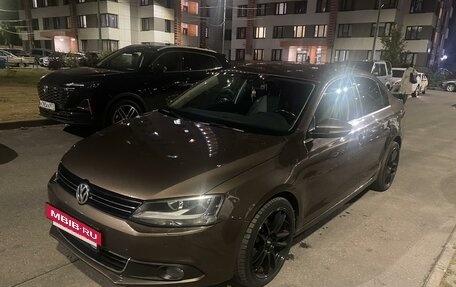 Volkswagen Jetta VI, 2013 год, 1 300 000 рублей, 3 фотография