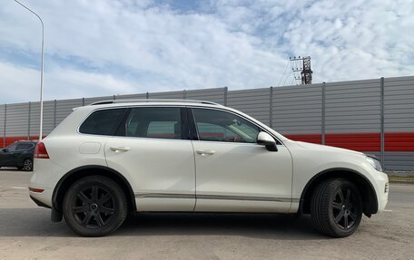 Volkswagen Touareg III, 2011 год, 2 600 000 рублей, 2 фотография