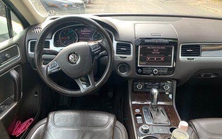 Volkswagen Touareg III, 2011 год, 2 600 000 рублей, 13 фотография