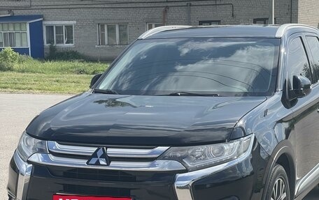 Mitsubishi Outlander III рестайлинг 3, 2015 год, 1 900 000 рублей, 4 фотография