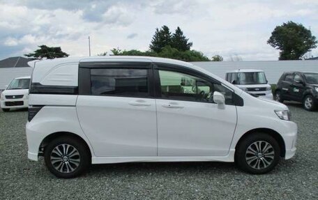 Honda Freed I, 2015 год, 1 050 000 рублей, 2 фотография