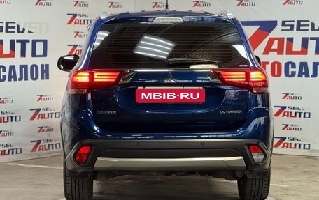 Mitsubishi Outlander III рестайлинг 3, 2016 год, 1 680 000 рублей, 6 фотография