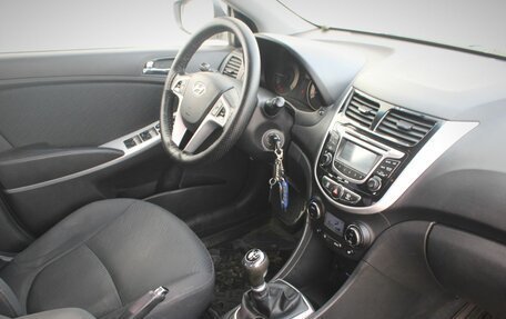 Hyundai Solaris II рестайлинг, 2012 год, 820 000 рублей, 12 фотография