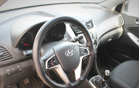 Hyundai Solaris II рестайлинг, 2012 год, 820 000 рублей, 14 фотография