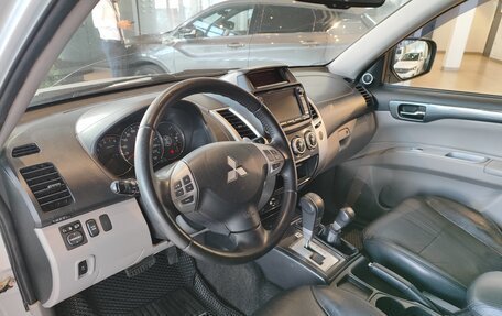 Mitsubishi Pajero Sport II рестайлинг, 2014 год, 2 200 000 рублей, 11 фотография